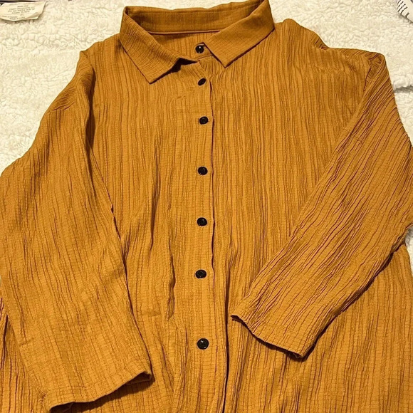 Elegant Gold Button up Long sleeve Blouse size XL loose fitting flared hem - Picture 7 of 16
